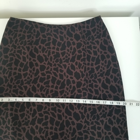 Harold's 100% Silk Brown Leopard Print Skirt Size 8 Pleated Hem - Picture 10 of 11